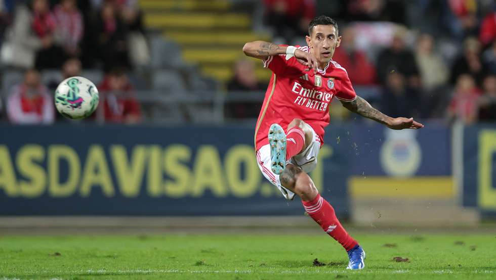 Ángel Di María marcou o segundo golo de livre direto desde que chegou à Luz, o 13.º na carreira, e abriu caminho à vitória do Benfica em Arouca