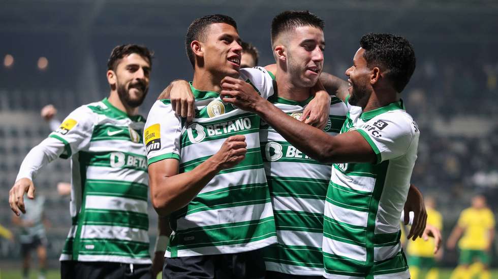 Gonçalo Inácio inaugurou o marcador na sequência de um canto após assistência de Coates