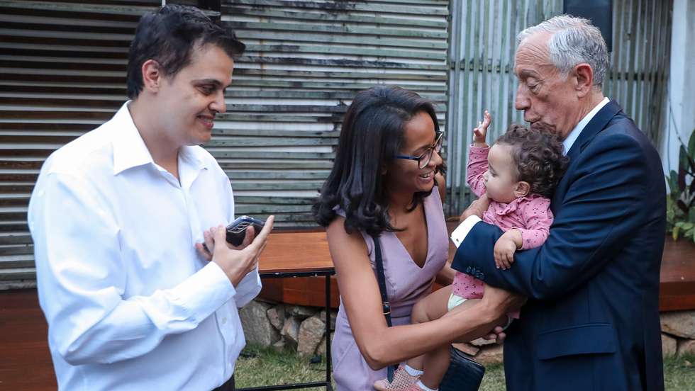 O Presidente da República está em visita ao Brasil.