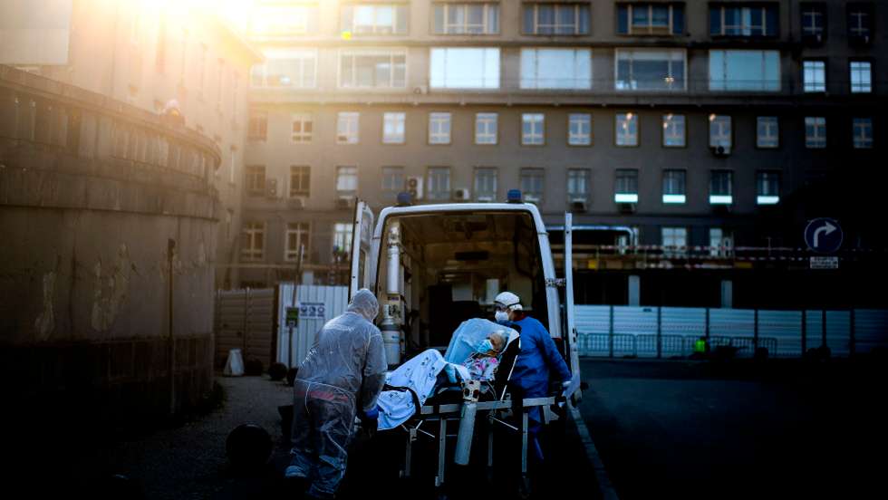 TOPSHOT-PORTUGAL-VIRUS-HEALTH-HOSPITAL