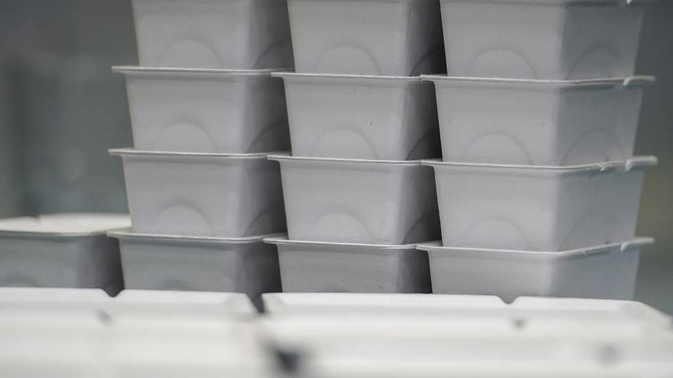 Packaging made from recycled papaer cups