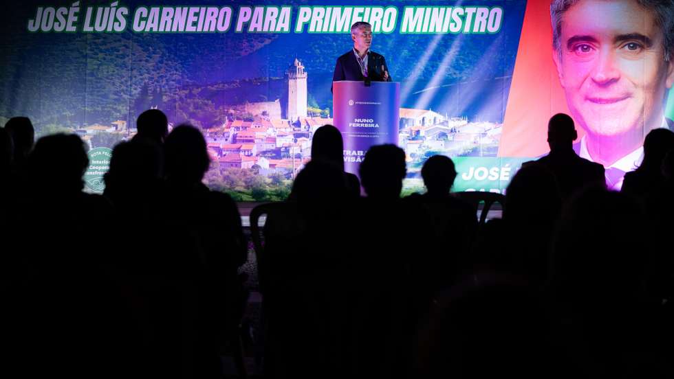 Líder socialista dá pontapé de saída na preparação do programa eleitoral do partido com conferência que contará com o polítólogo Tiago Fernandes, o filósofo Daniel Innerarity e o sociólogo Robert Fishman.