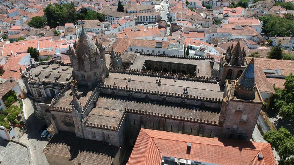 É a Arquidiocese de Évora que tem jurisdição sobre a paróquia de Samora Correia