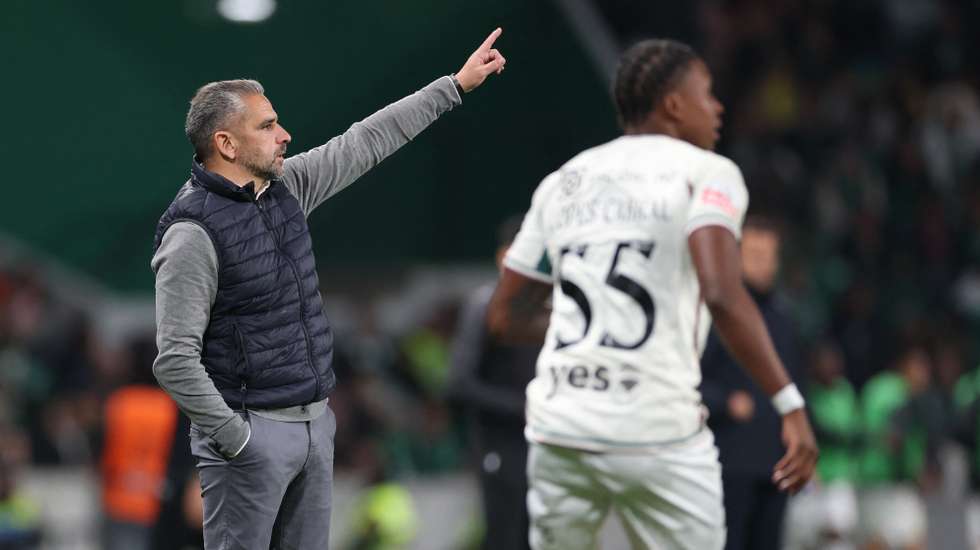 O técnico dos leões lançou Morita e Eduardo Quaresma no onze inicial