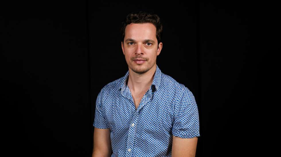 Com 28 anos, Martim Sousa Tavares passou pela televisão, rádio, podcasts e lançou o livro "Falar Piano e Tocar Francês"