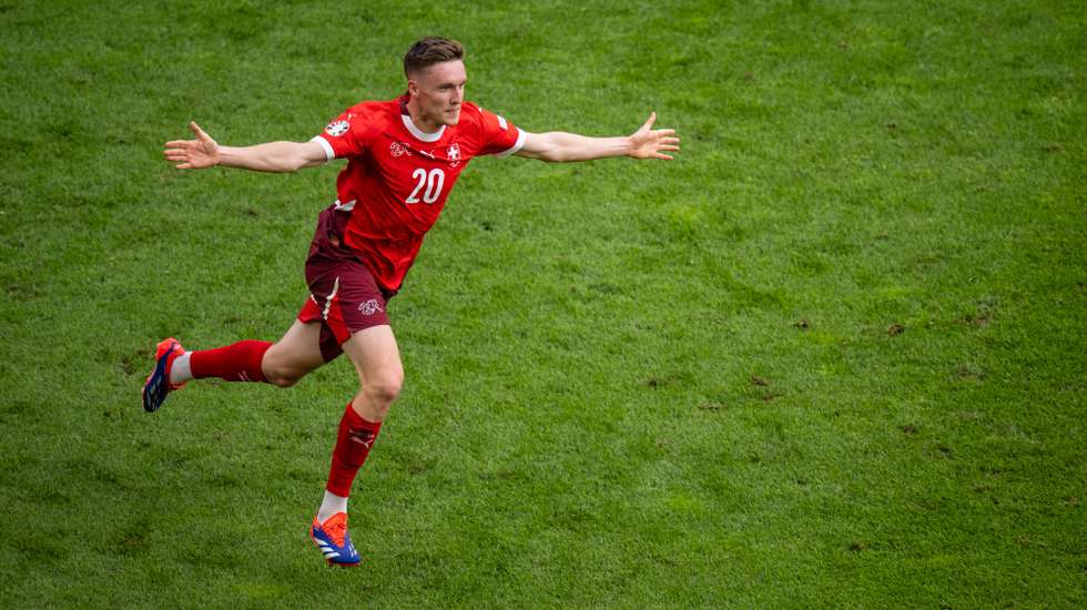 Aebischer fez a assistência para o primeiro golo, marcou o segundo e foi o grande destaque da Suíça numa primeira parte arrasadora frente à Hungria