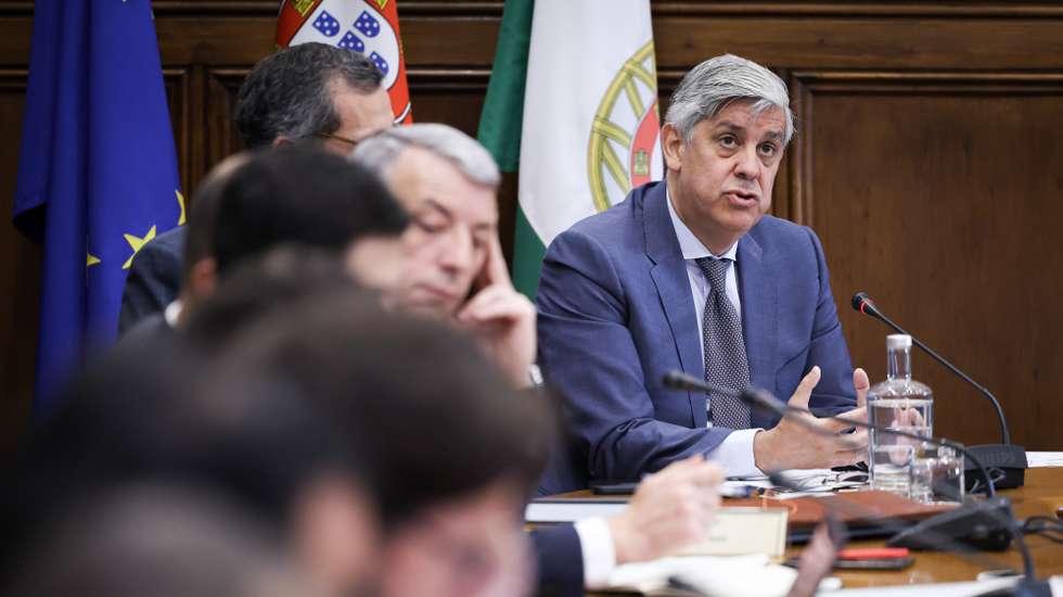 "Ciclo de resultados negativos deve prolongar-se pelo menos mais dois anos, havendo a expectativa de que em 2026 se retorne a uma situação mais regular”.