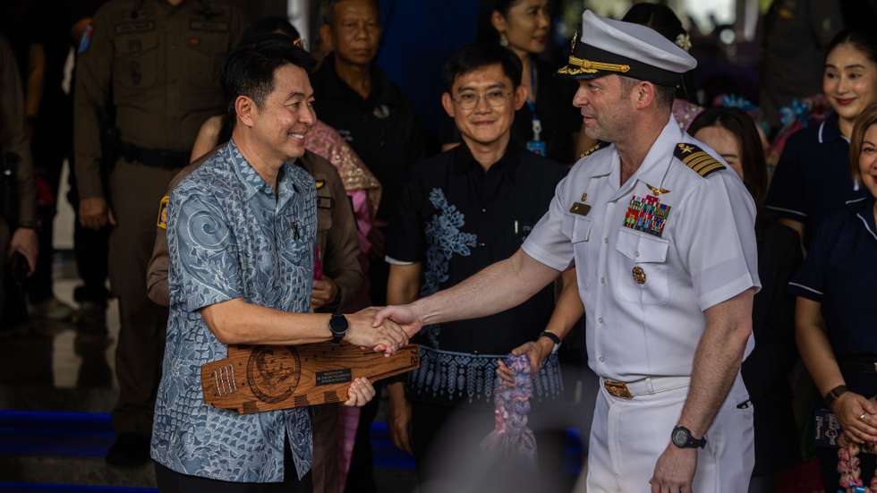 Capitão Dan Keeler, do porta-aviões USS Abraham Lincoln, à chegada da embarcação à Tailândia