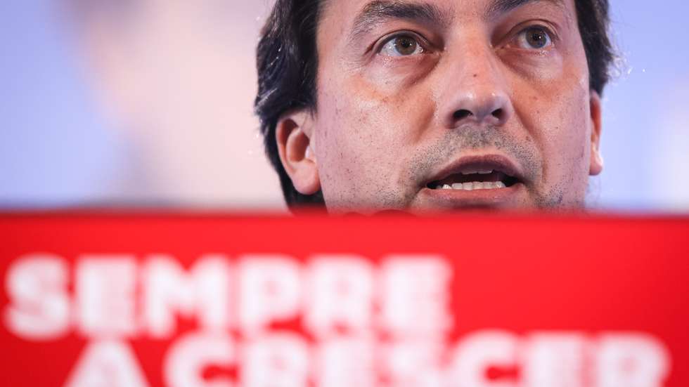 Tiago Mayan foi eleito em setembro de 2021 Presidente da Junta de Freguesia de Aldoar, Foz e Nevogilde, com 36,92% dos votos