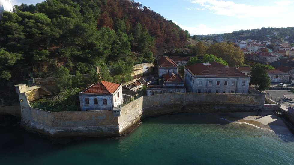 Forte da Trafaria está devoluto há mais de quatro décadas. Há 20 anos foi comprado pela câmara municipal de Almada