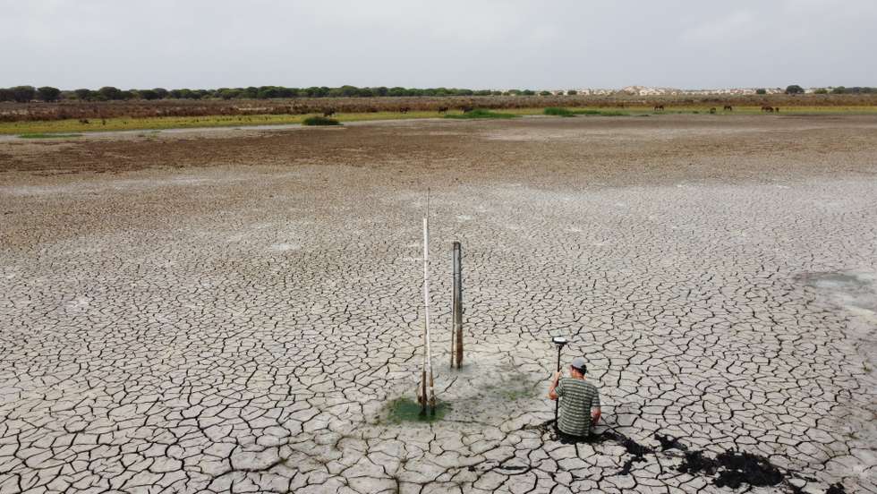 O estudo alerta para o facto de o nível da água do lago baixar 19 centímetros por ano