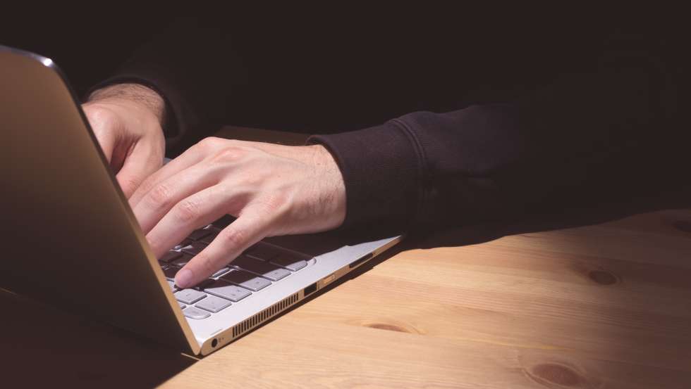 O jovem terá partilhado num chat a informação de que planeava comentar o ataque