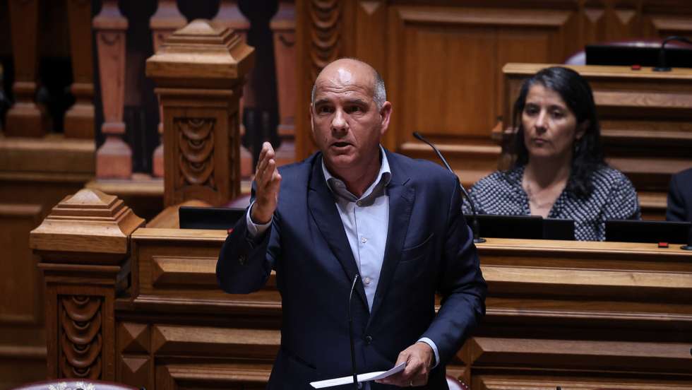 "Aliás, quanto menos cumprir, melhor para eles. Ora, nós dizemos ao contrário, quanto mais cumprir, melhor para a maioria"