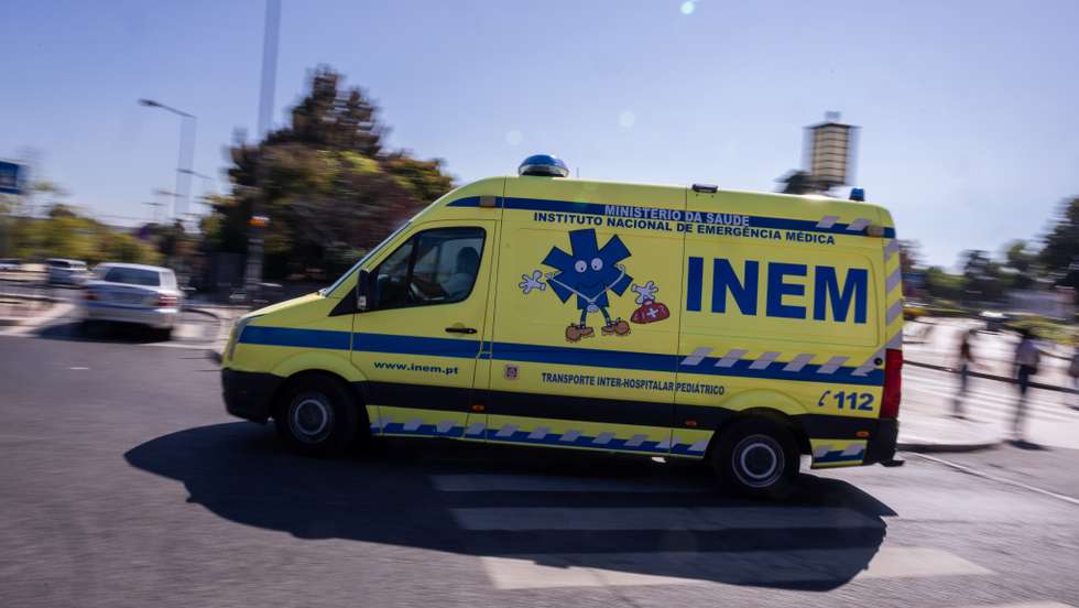 O alerta foi dado às autoridades pelas 17h04