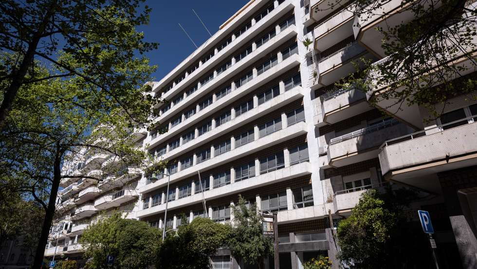 O Edifício da Avenida Visconde de Valmor que foi a leilão em março.