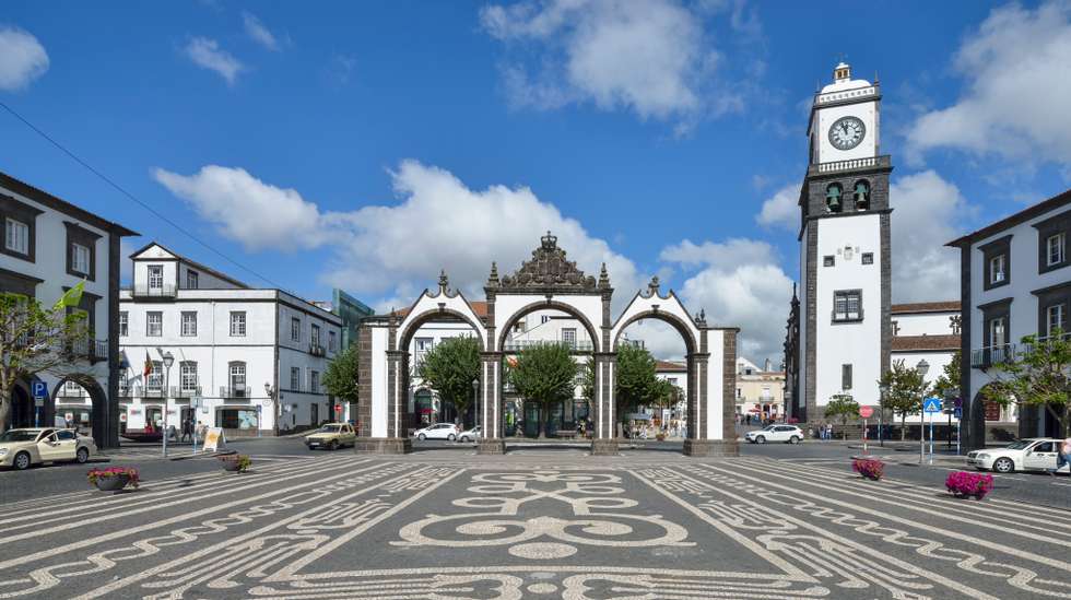 Portugal, Azores, Sao Miguel, Ponta Delgada, Church of San Sebastain and city gate