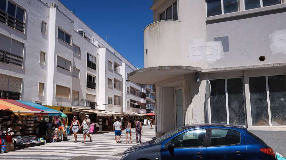 Associação Portuguesa de Empresas de Distribuição não tem, para já, registo de ruturas de stock de água engarrafada em Almada