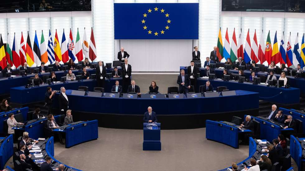 As eurodeputadas passam a poder delegar o voto noutro membro do Parlamento Europeu
