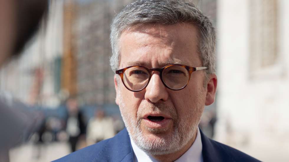 Carlos Moedas rejeitou ainda lições sobre o 25 de Abril, lembrando que o seu pai foi um jornalista perseguido pela Polícia Internacional e de Defesa do Estado (PIDE)