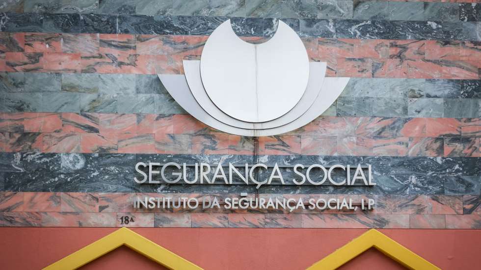 "Só este ano foram concluídos cerca de 6.000 processos de verificação relativos a diferentes prestações sociais e pensões, encontrando-se em desenvolvimento novas ações de controlo e monitorização", alertou o ministério