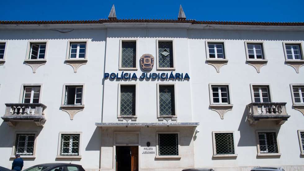 O detido será presente, esta quarta-feira, ao Tribunal da Amadora para primeiro interrogatório judicial e aplicação das medidas de coação