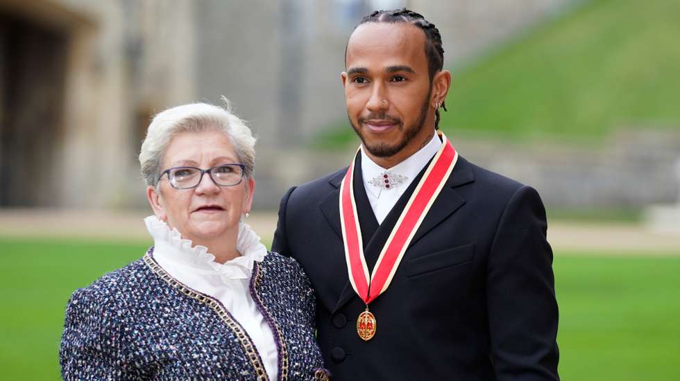 Lewis Hamilton e a mãe