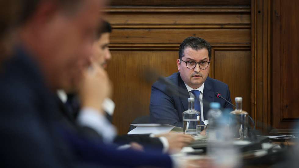 O ministro das Finanças, Miranda Sarmento, insiste na descida de mais escalões (do que a proposta do PS) no IRS