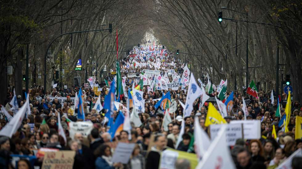 Greves e protestos agendados pelos sindicatos dos professores mantêm-se para já, mas declarações de Marcelo podem mudar tudo