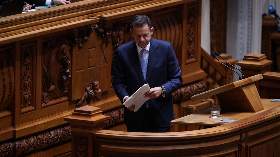 O primeiro-ministro acusa a oposição de não conhecer a realidade do país