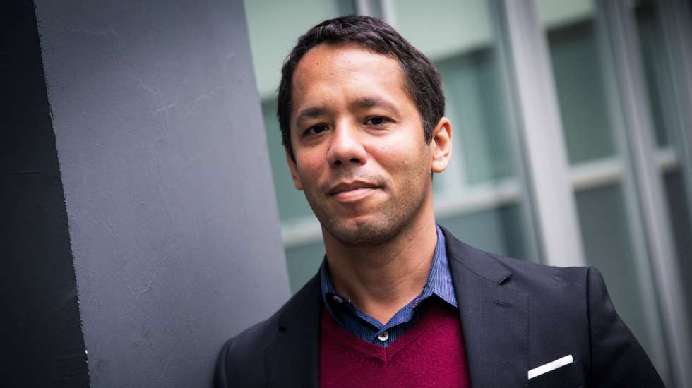 Itamar Vieira Júnior procura na História uma explicação para o presente, incluindo para os comportamentos que parecem não ter justificação e nascer do ódio puro e de uma sede de violência que parece ser impossível de aplacar