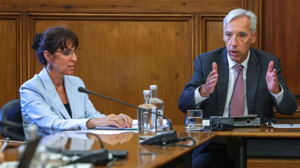 Gomes Cravinho e Helena Carreiras em audição conjunta na Assembleia da República