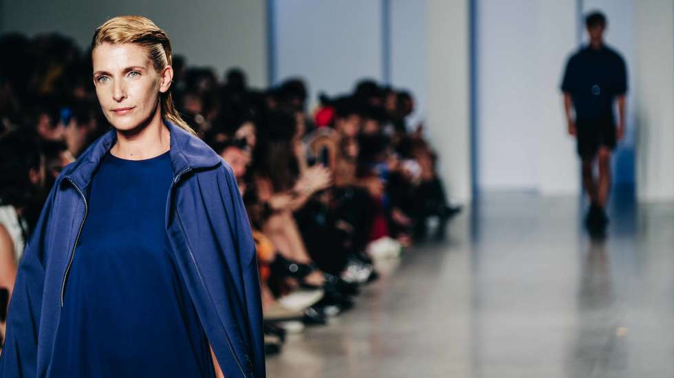 Inês Castel-Branco abriu e fechou o desfile de Luís Carvalho