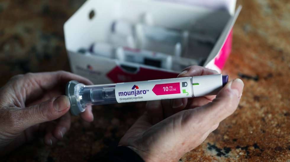CARLSBAD, CA-NOV 30TH: Rachel Graham holds a Mounjaro injectible pen at her home in Carlsbad, CA on Wednesday, November 30, 2022. Graham has battled excess weight for years, cycling through trendy diets, various drugs, and even bariatric surgery. she started a new medication, Mounjaro, and now is 30 pounds lighter(Photo by Sandy Huffaker for The Washington Post via Getty Images)