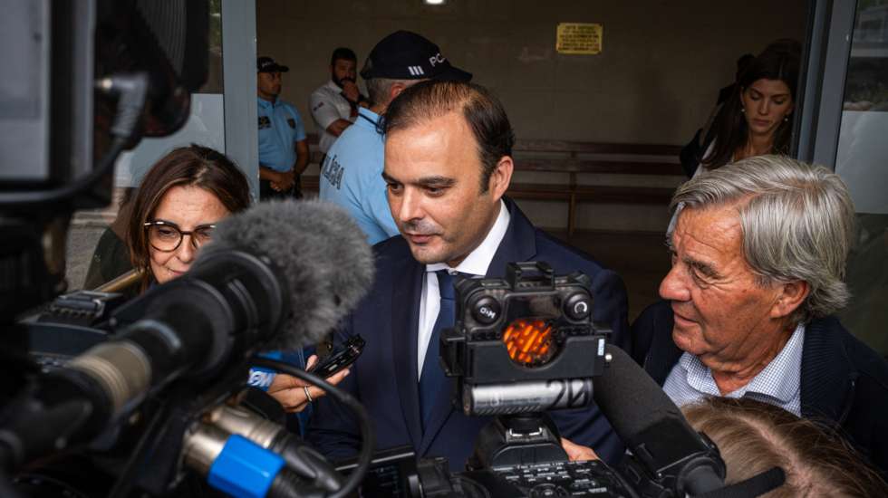 A leitura do acórdão, que estava marcada para sexta-feira, às 09h30, no Tribunal de Espinho, foi adiada sine die (sem data certa)
