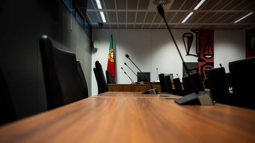 O "babysitter" foi esta quarta-feira presente ao tribunal de instrução para o primeiro interrogatório judicial