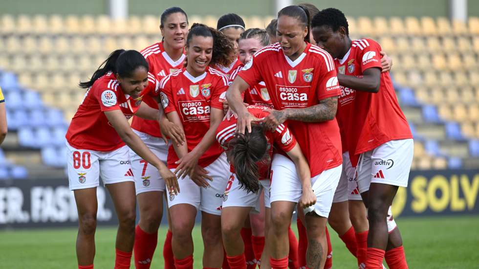 O Benfica igualou o 1.º Dezembro e é a segunda equipa a chegar aos cinco Campeonatos consecutivos