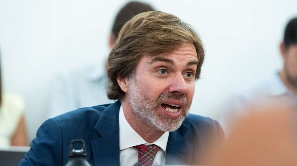 "Se fossemos socialistas, achávamos que as regras tinham de ser iguais para todos", retorquiu João Almeida deputado do CDS-PP