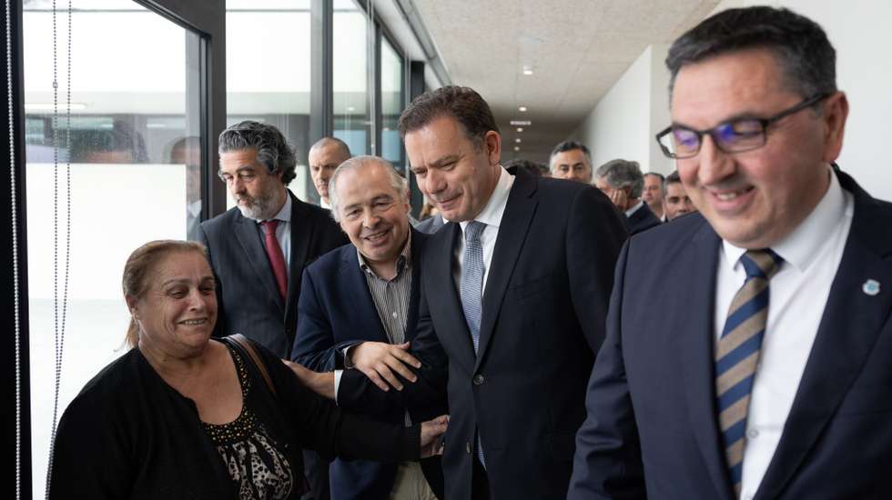 Benjamim Pereira, presidente do IHRU, ao lado de Luís Montenegro