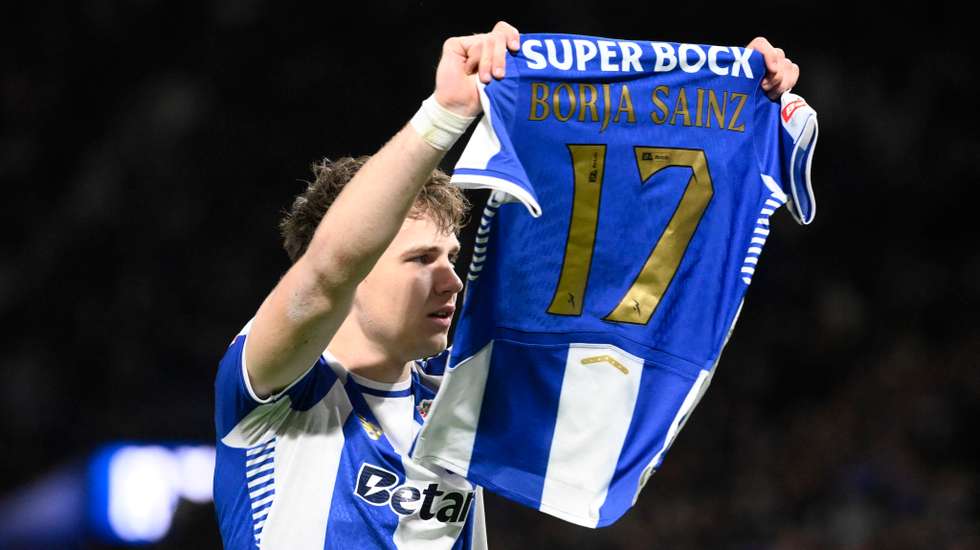 O avançado polaco dedicou o golo a Borja Sainz, que perdeu a mãe durante a semana