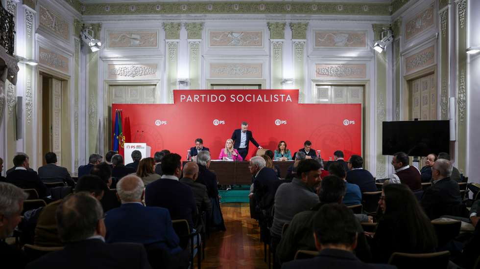 Líder socialista começou reunião com anúncio de decisão e marcou ritmo da reunião. Também deixou avisos para as futuras condições de governabilidade.