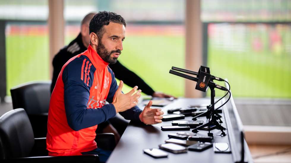 O treinador de 39 anos vai estrear-se pelo Manchester United no domingo, contra o Ipswich Town