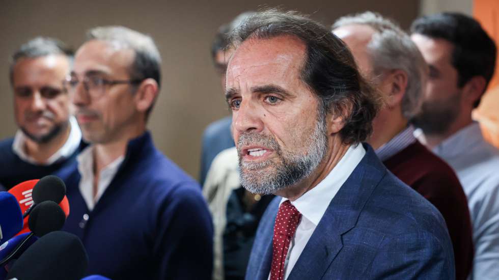 "Se não lutarmos pela Madeira, vão-nos tentar colonizar outra vez, controlar os nossos poderes e retirar a soberania do nosso povo", avisou, considerando que "as novas gerações têm que assumir esta luta"