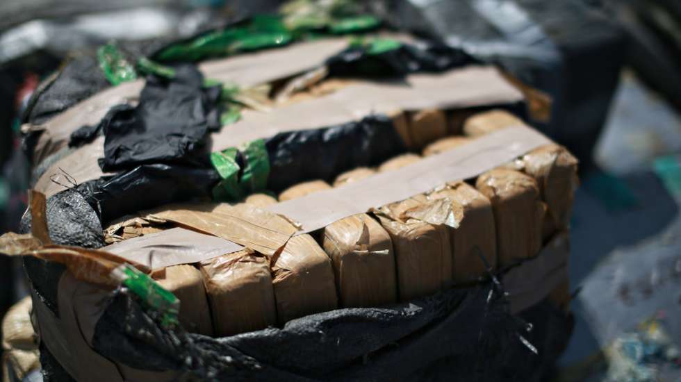 Guarda Costeira Americana apreende cocaína.