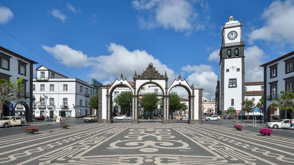 Portugal, Azores, Sao Miguel, Ponta Delgada, Church of San Sebastain and city gate