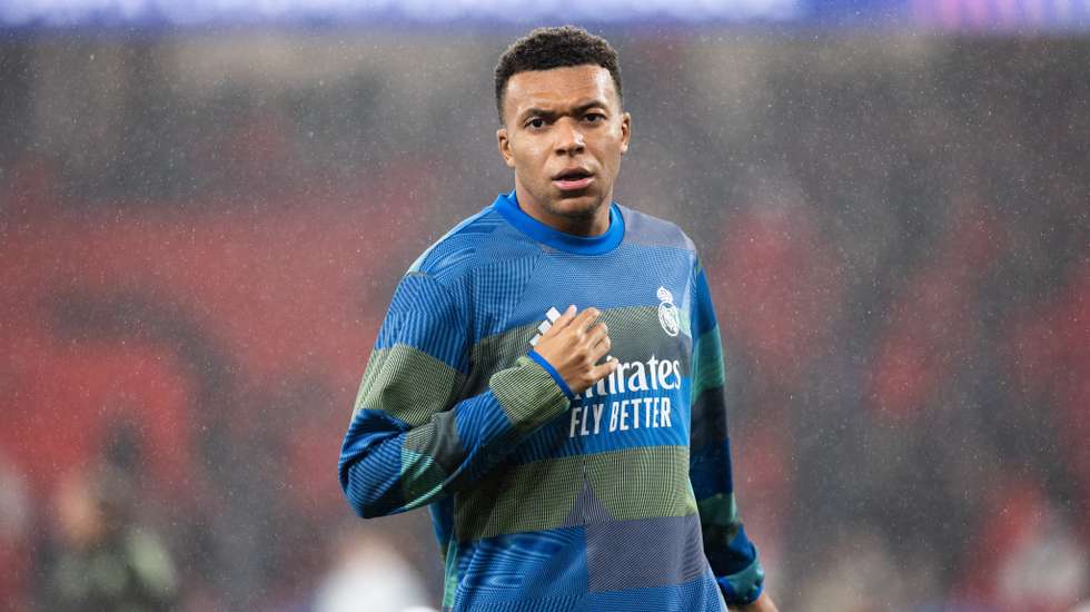 Mbappé foi apanhado num passeio de barco na Sardenha, em período de recuperação de lesão, sofrida a 24 de abril. A ideia seria estar apto para o clássico diante do Barcelona e a recomendação era de repouso