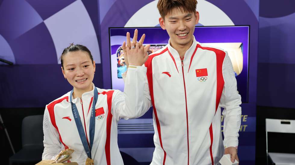 Huang Ya Qiong e Li Yuchen ficaram noivos durante os Jogos de Paris