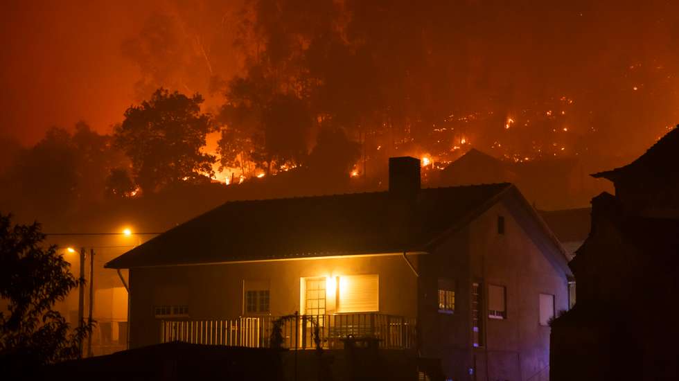 Duas pessoas morreram por queimaduras de incêndio
