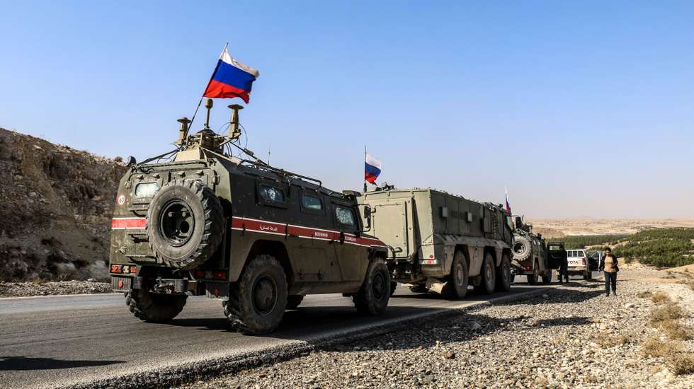 Russian soldiers settled in Tishrin Base in northern Syria