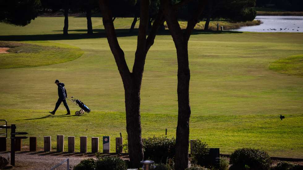 Atualmente, o arquipélago conta com um campo de Golfe no Porto Santo e dois na Madeira, estando a ser também construída uma nova infraestrutura para a prática deste desporto na Ponta do Pargo, no concelho da Calheta