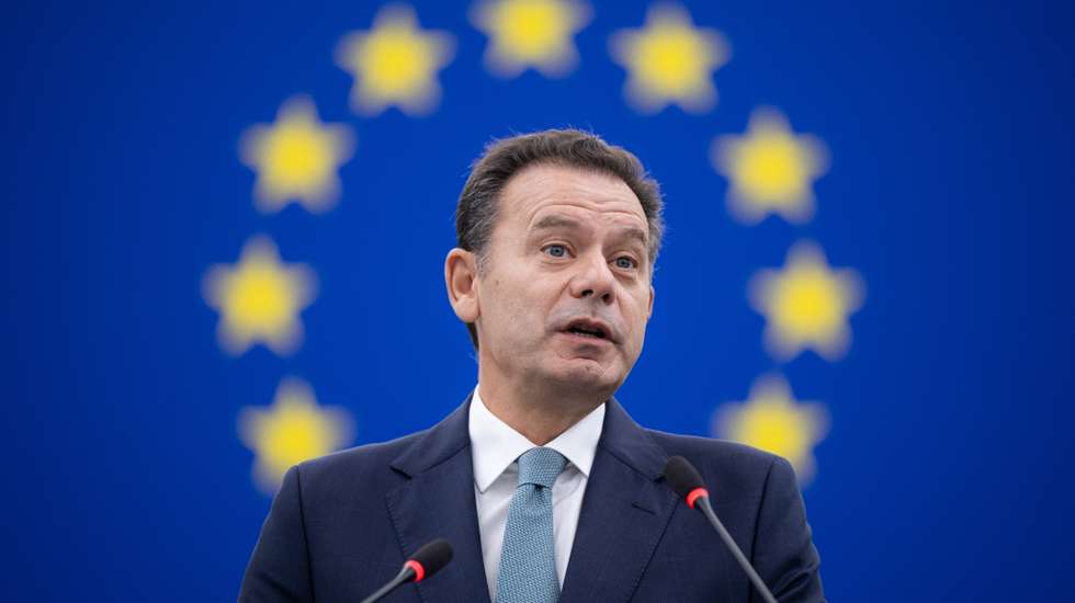 Luís Montenegro viaja de Estrasburgo, onde discursou no Parlamento Europeu